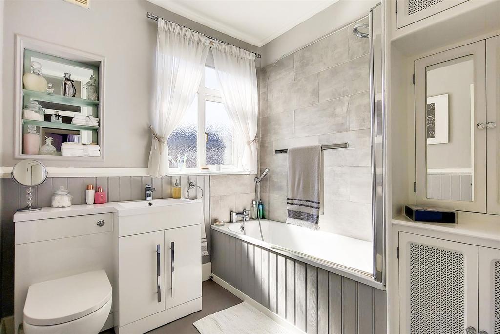 13 Bathroom-0.jpg