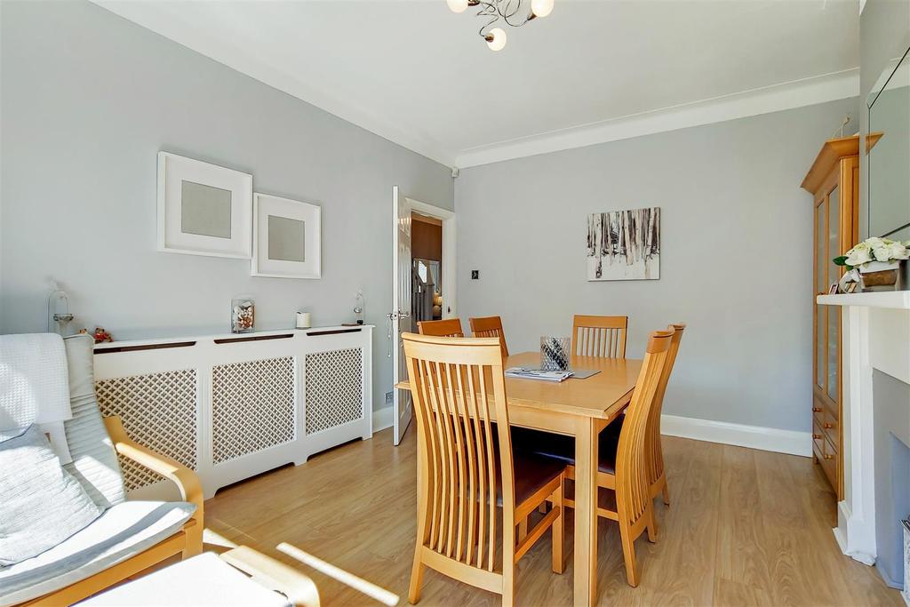 5 Dining Room-0.jpg