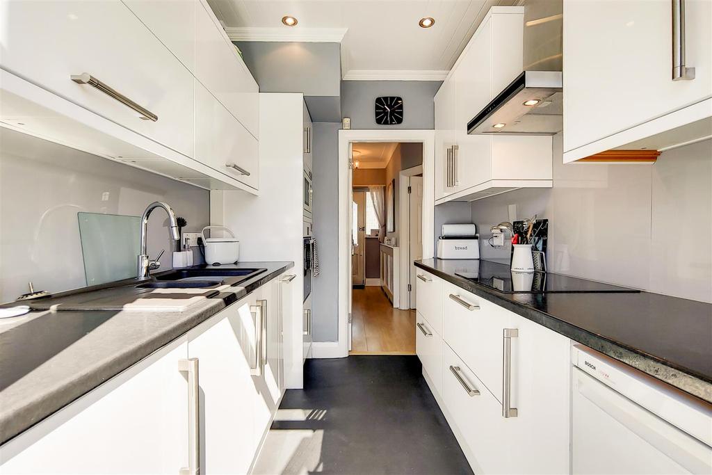 6 Kitchen-1.jpg