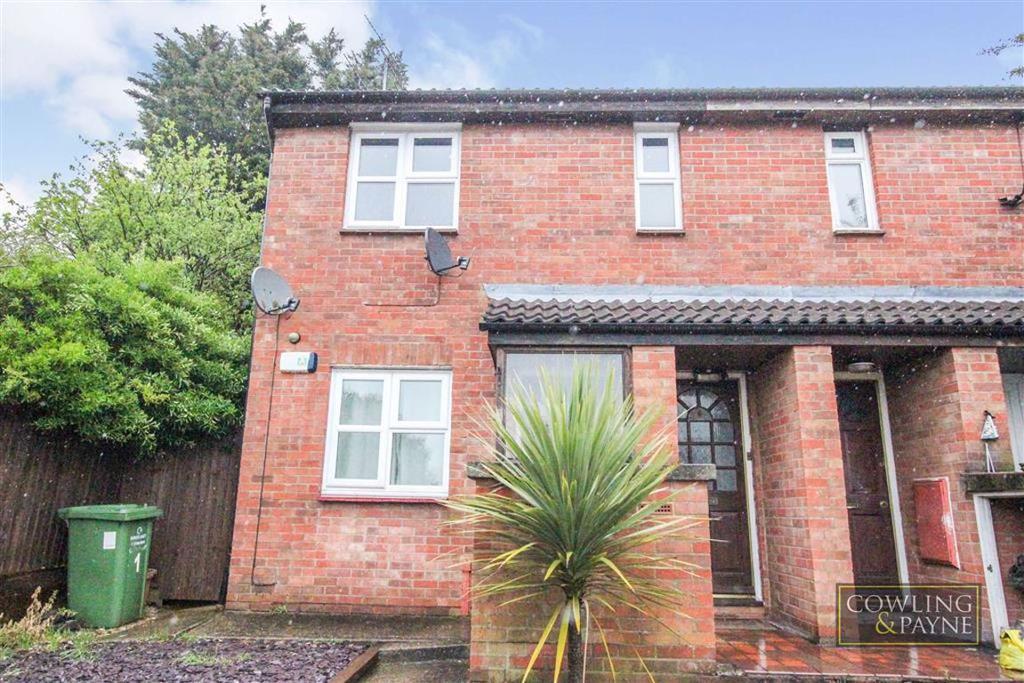Horkesley Way, Wickford, Essex 1 bed apartment £675 pcm (£156 pw)