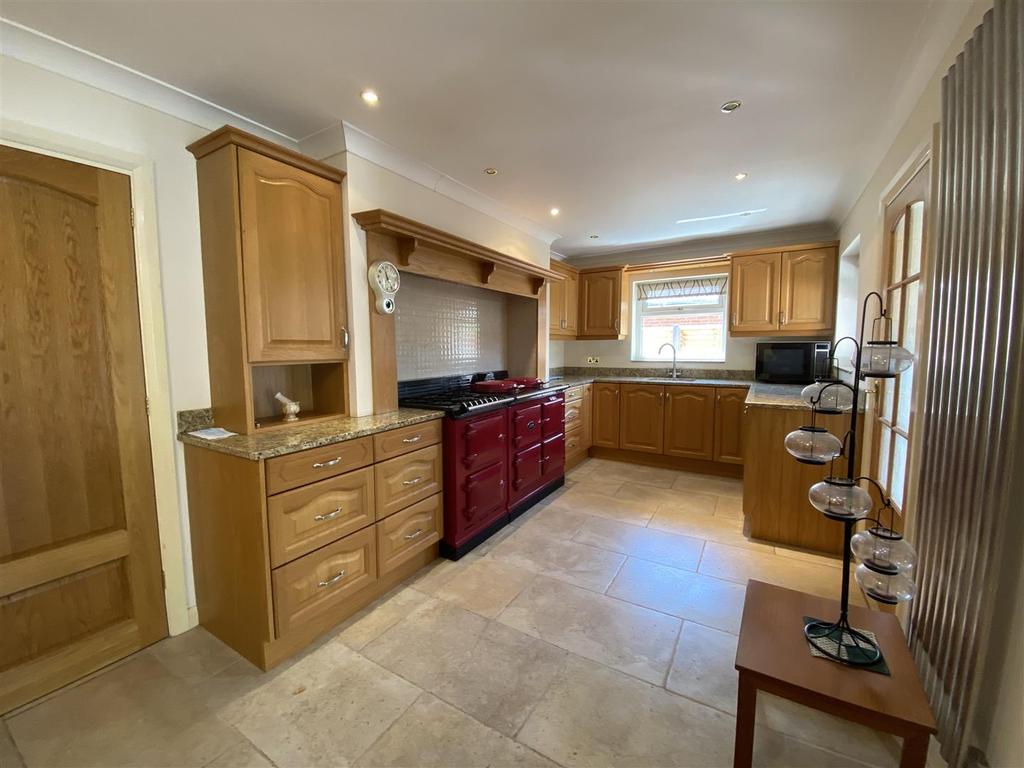 Dining kitchen