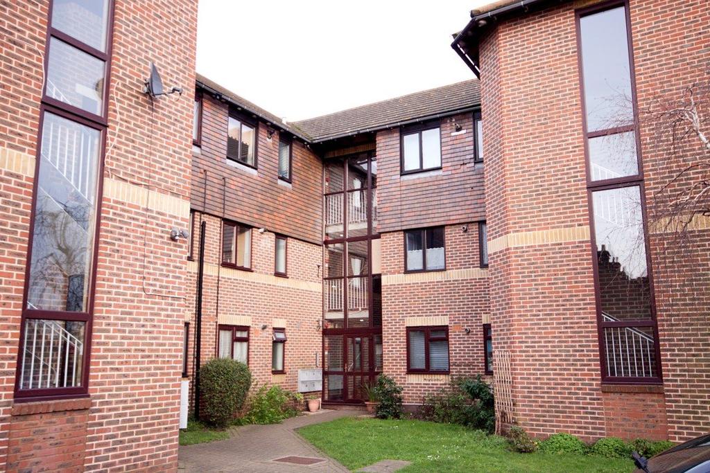 Jarretts Court, Sittingbourne 1 bed flat £725 pcm (£167 pw)