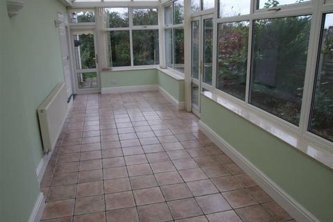 3 bedroom semi-detached bungalow to rent - Lymmington Avenue, Lymm