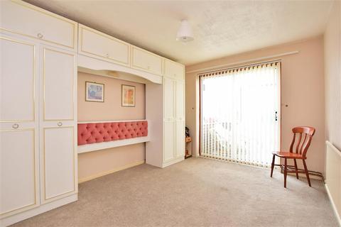 87 Leonard Road, Greatstone, New Romney, TN28 8RZ