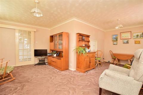 87 Leonard Road, Greatstone, New Romney, TN28 8RZ