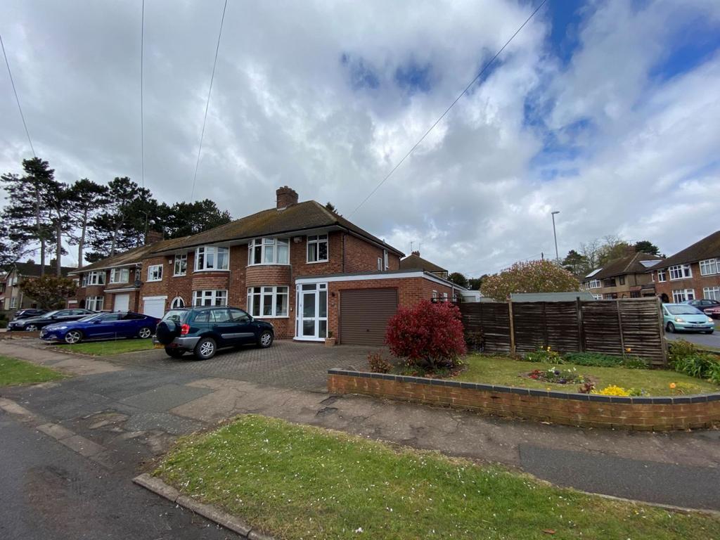 Oaklands Drive, Westone, Northampton... 3 bed semidetached house £