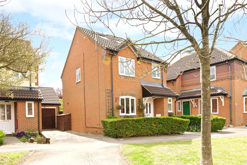 Wallinger Drive, Shenley Brook End... 4 bed link detached house £