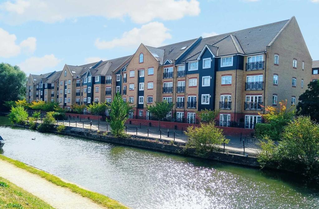 Longman Court, Apsley 2 bed apartment £320,000
