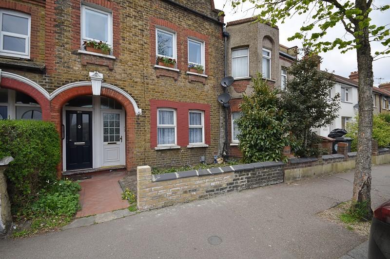 Higham Hill Road, Walthamstow, London. E17 5QY 2 bed flat £1,450 pcm