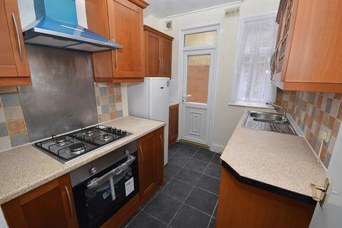 2 bedroom flat to rent, Higham Hill Road, Walthamstow, London. E17 5QY