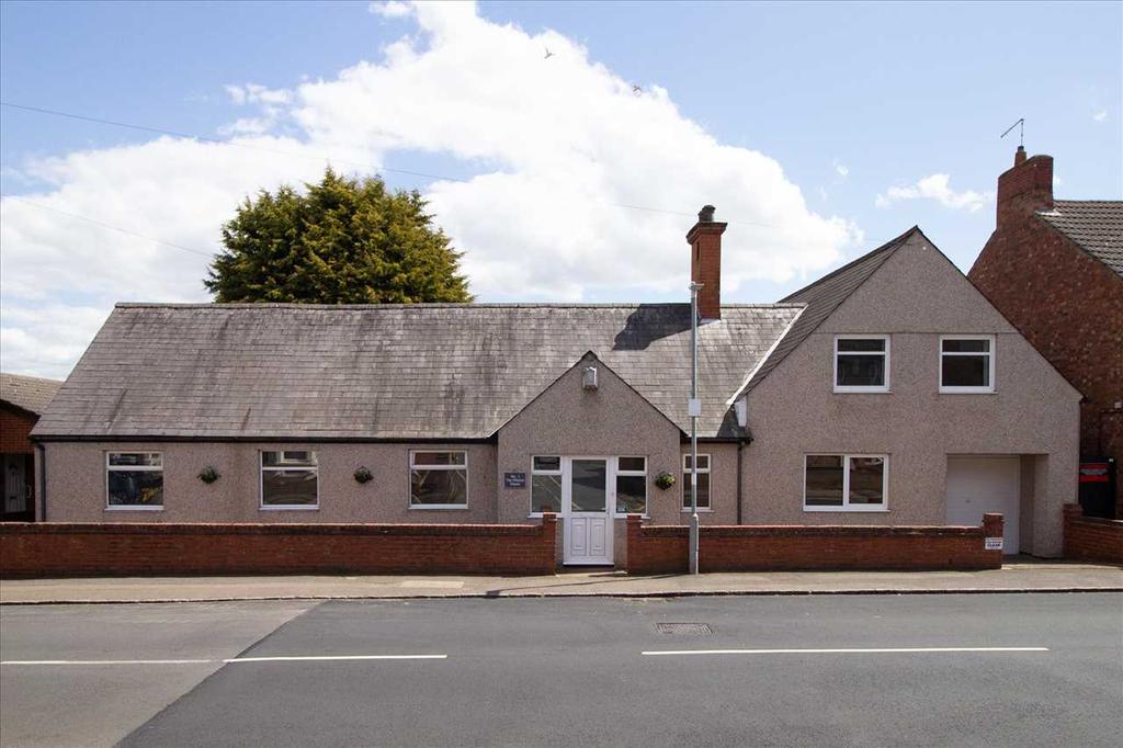 Finedon Road, Burton Latimer 4 bed detached house £399,995