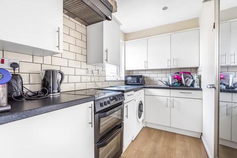 33 Heather Close, Carterton, OX18 1TF