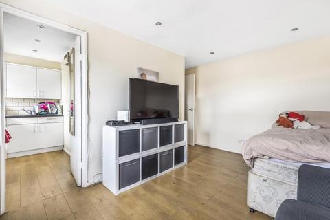 33 Heather Close, Carterton, OX18 1TF
