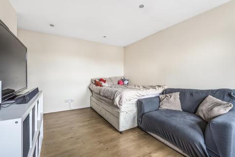 33 Heather Close, Carterton, OX18 1TF