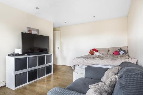 33 Heather Close, Carterton, OX18 1TF