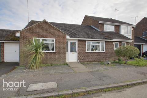 2 Arnolds Way, Rochford, SS4 3HW