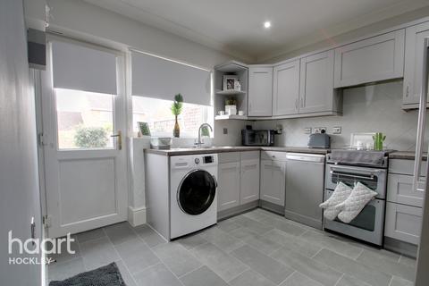 2 Arnolds Way, Rochford, SS4 3HW