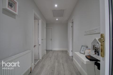 2 Arnolds Way, Rochford, SS4 3HW