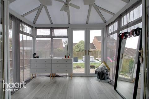 2 Arnolds Way, Rochford, SS4 3HW