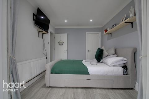 2 Arnolds Way, Rochford, SS4 3HW