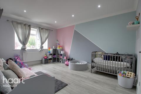 2 Arnolds Way, Rochford, SS4 3HW
