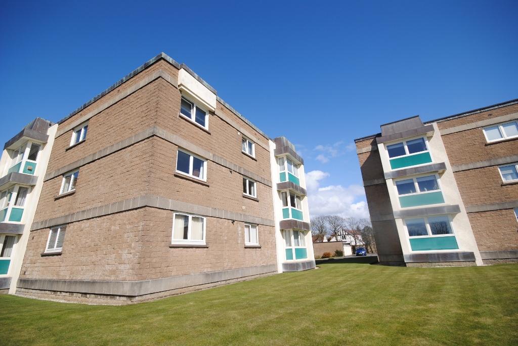 Crosbie Court, Craigend Road, Troon KA10 2 bed flat £175,000