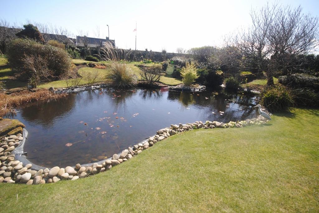 Crosbie Court, Craigend Road, Troon KA10 2 bed flat £175,000