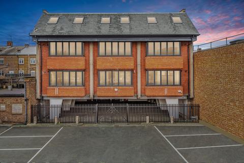 1 bedroom apartment for sale - Heriot House, 88-90 Guildford Street, Chertsey, Surrey, KT16
