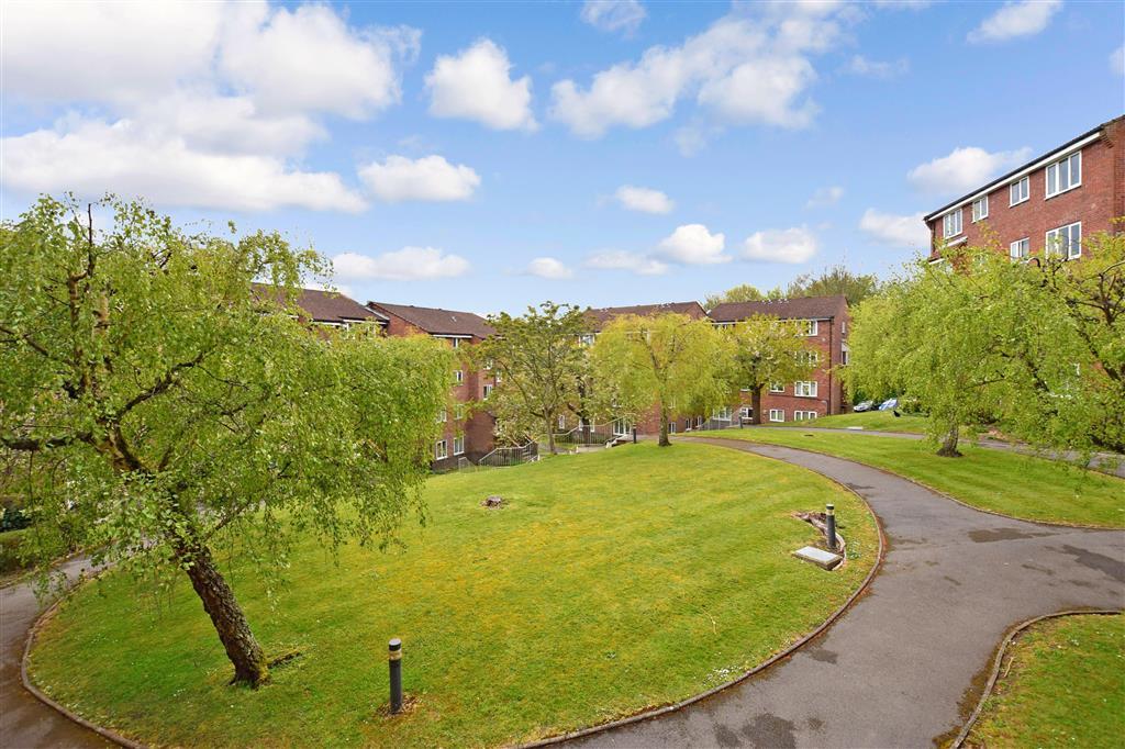 St. Leonards Park, East Grinstead... 1 bed flat £190,000