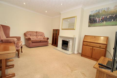 8 Dodmans, Capel St Mary, Ipswich, IP9 2ET