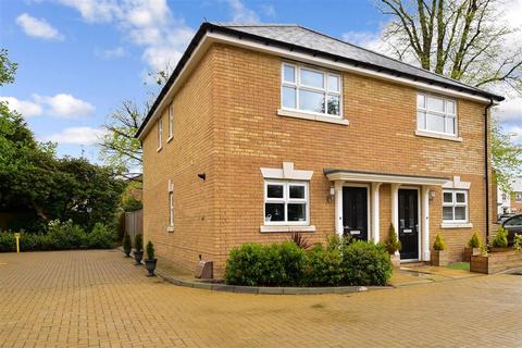 35 Timms Close, Horsham, RH12 4TN