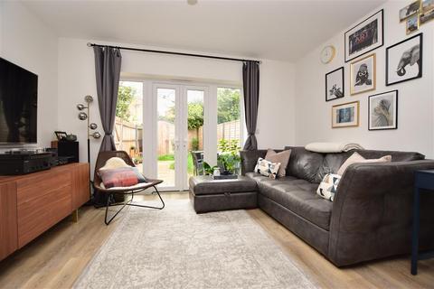 35 Timms Close, Horsham, RH12 4TN