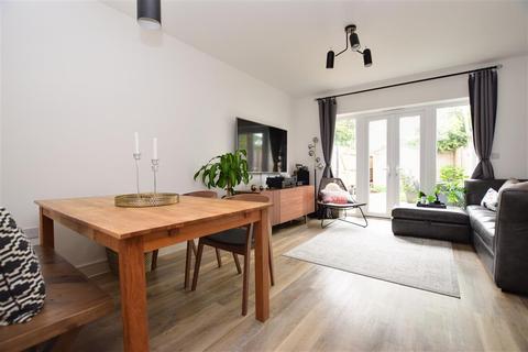 35 Timms Close, Horsham, RH12 4TN