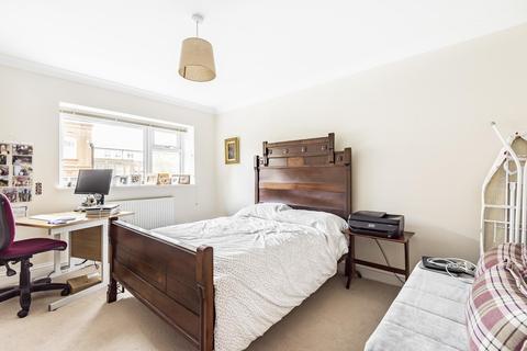 17, Southbury Lawn Road, Guildford, GU2 4DD