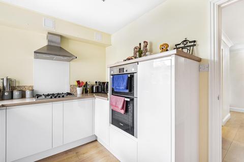17, Southbury Lawn Road, Guildford, GU2 4DD