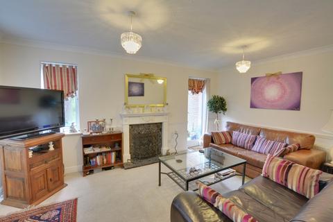 45 Vancouver Drive, Crawley, RH11 7UR
