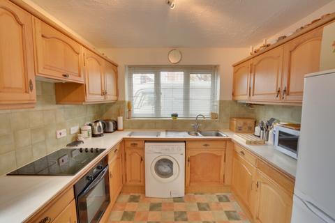 45 Vancouver Drive, Crawley, RH11 7UR