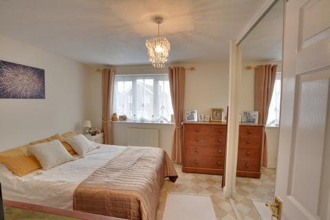 45 Vancouver Drive, Crawley, RH11 7UR