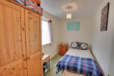 45 Vancouver Drive, Crawley, RH11 7UR