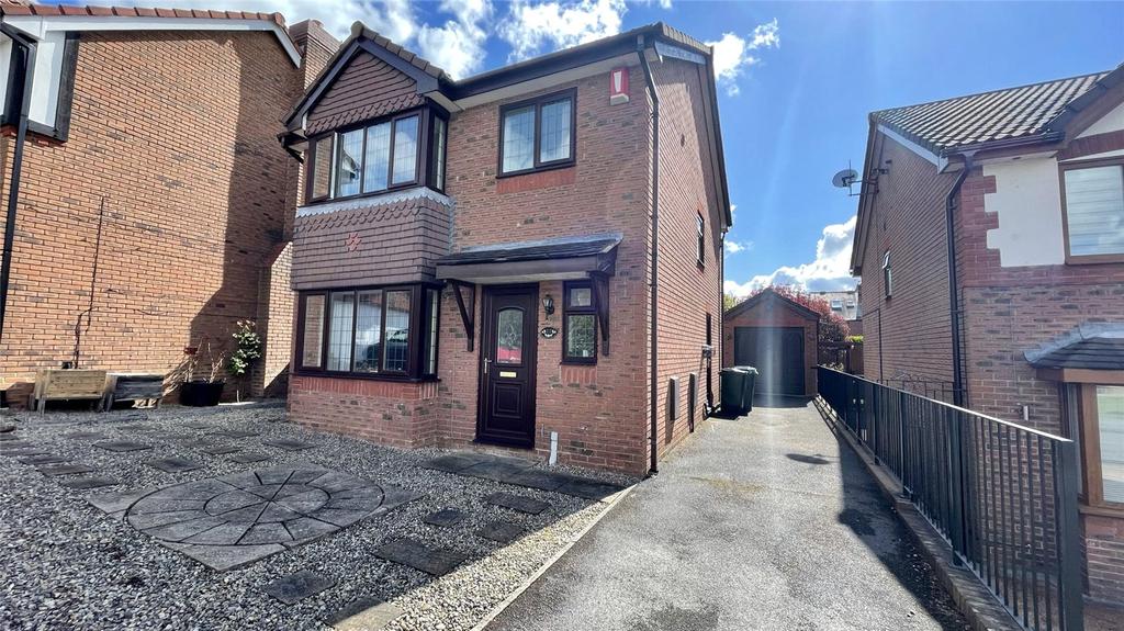 Upper High Royds, Darton, Barnsley, S75 3 bed detached house £210,000