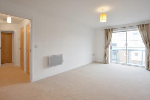 2 bedroom apartment for sale, Trafalgar Gardens, Three Bridges, RH10
