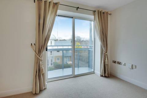 2 bedroom apartment for sale, Trafalgar Gardens, Three Bridges, RH10