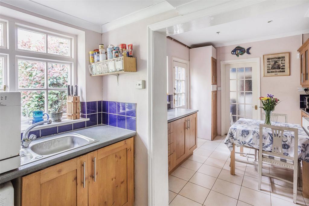 Howard Road, Dorking, RH4 1 bed flat £279,000