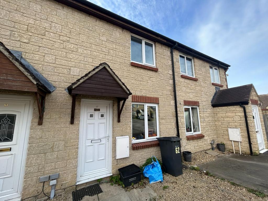 Kemble Drive, Cirencester 2 bed terraced house £1,100 pcm (£254 pw)