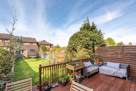 100 Bramdean Crescent, London, SE12 0UH