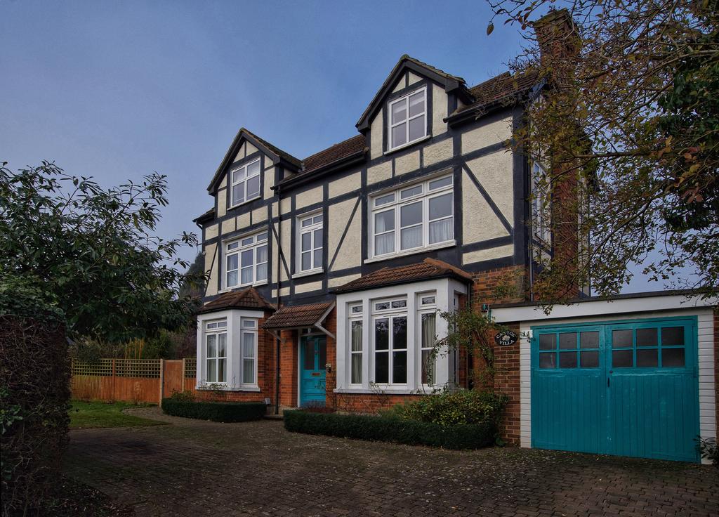 14 Park Lane, Knebworth, SG3 7 bed detached house £1,650,000