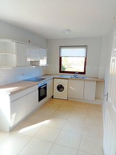 2 bedroom flat to rent, Gilbertfield  Place  KA12