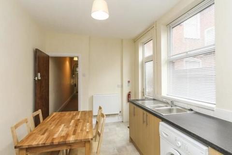 Studio to rent, 259 Bearwood Road