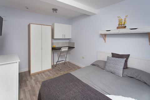 1 bedroom in a house share to rent, 12 Beech Road