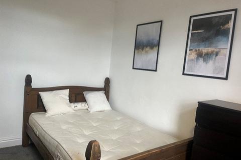 1 bedroom in a house share to rent, 25 Birrell Road Forest Fields